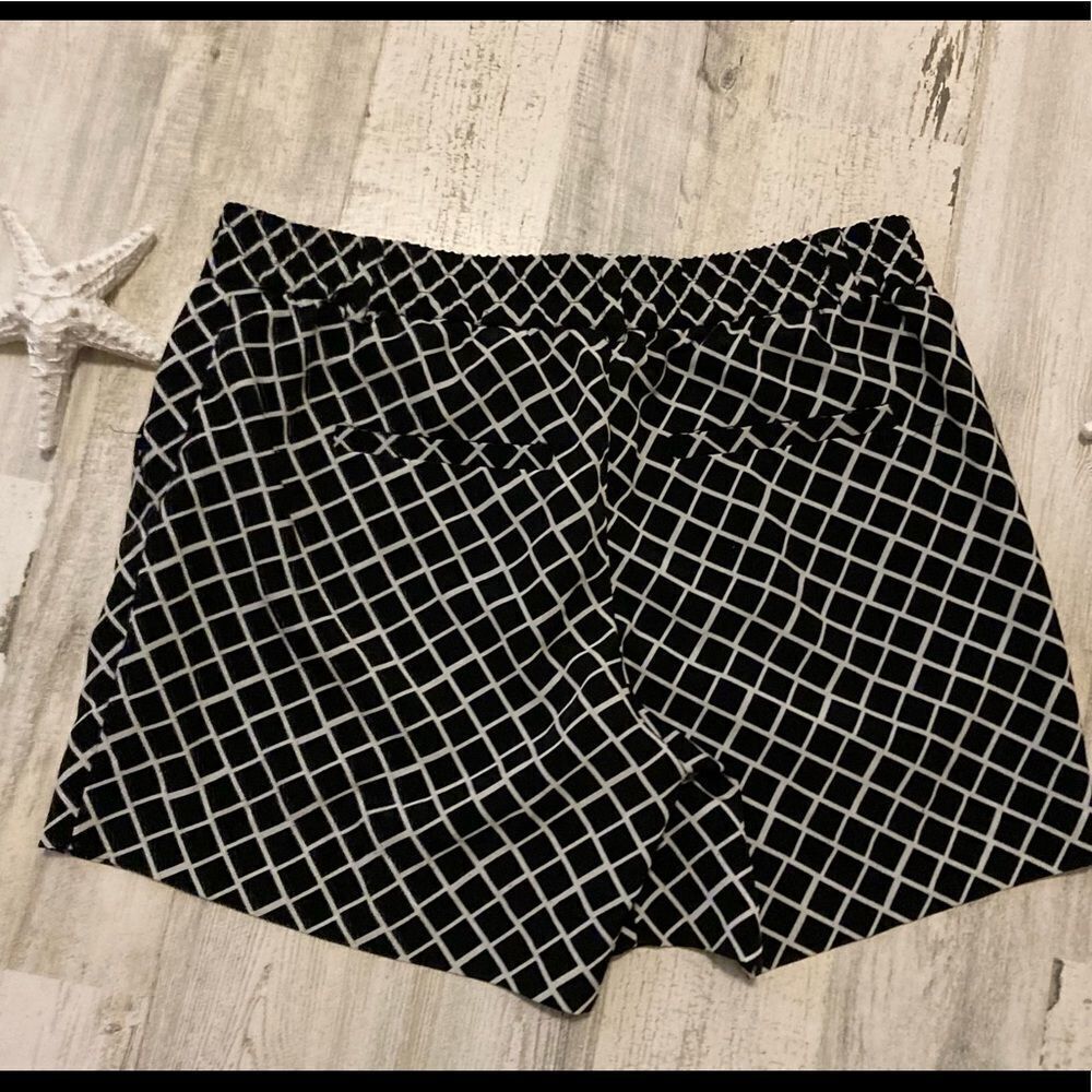 The Limited black and white Shorts size 2 - Picture 4 of 5